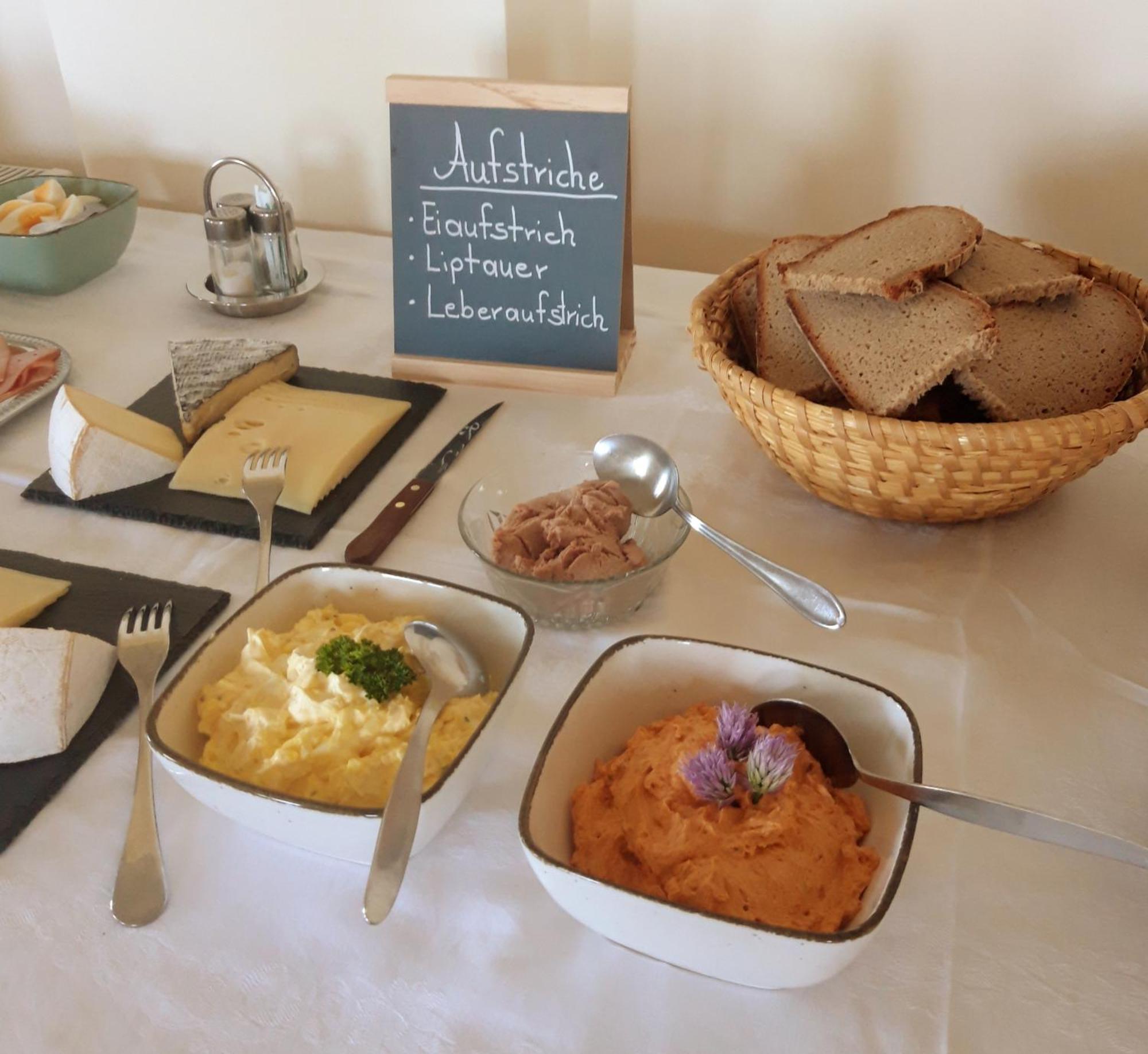 Weinhof Reichmann Bed & Breakfast Sankt Peter am Ottersbach Bagian luar foto